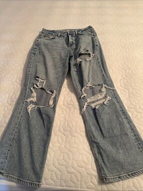 Women's American Eagle Distressed Light Blue Straight Leg Jeans